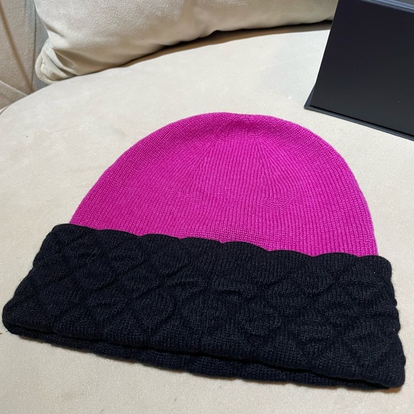 Chanel 2021 Beanie - Picture 4 of 9